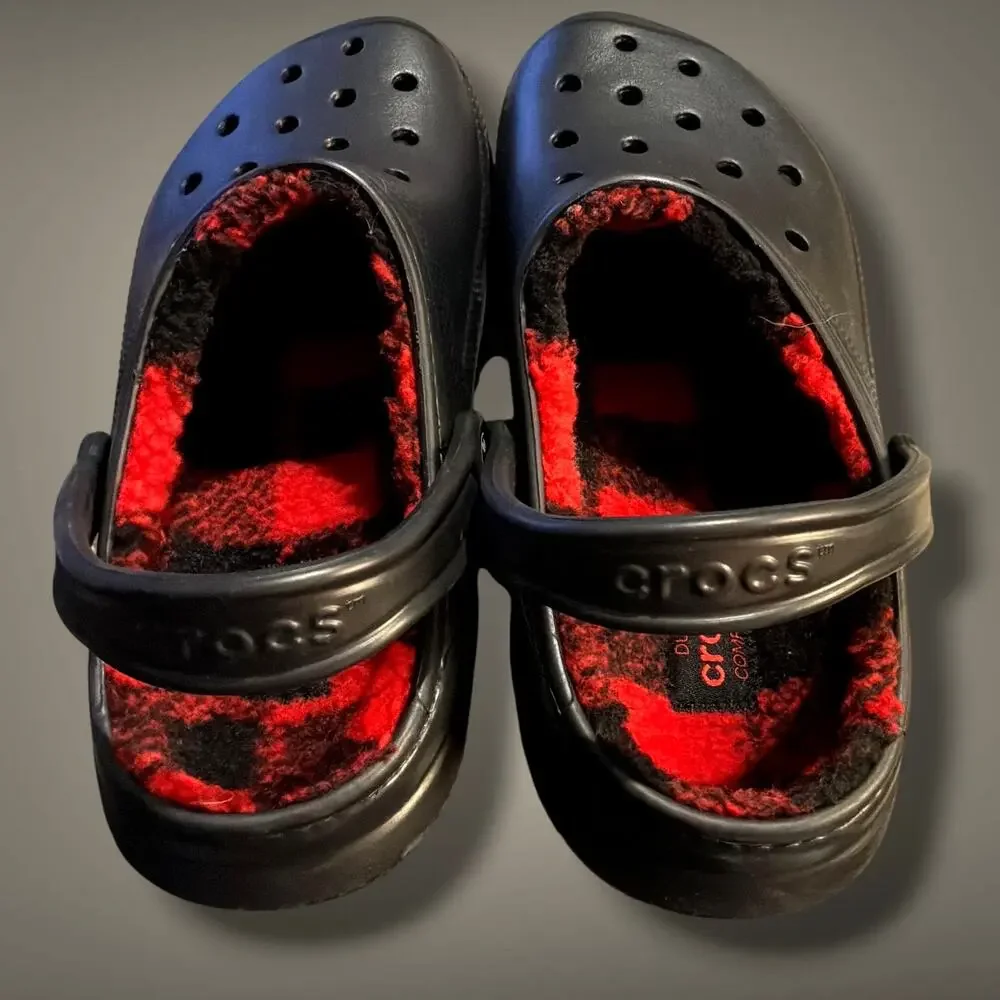 NWOT  Men's 9.5-10 Wmn's 11.5-12 CROCS Classic Lined Buffalo Check Clog Sandals